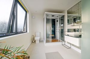 En Suite- click for photo gallery